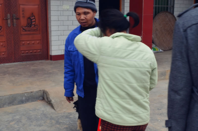 與老人交談 與老人交談