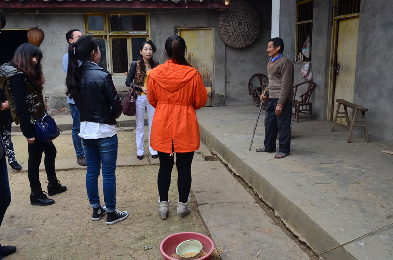 與老人交談g 與老人交談