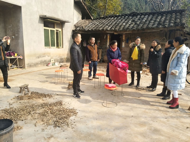 “責(zé)任正信，愛心公益”我們在行動——綿陽游仙區(qū)登仙村之行